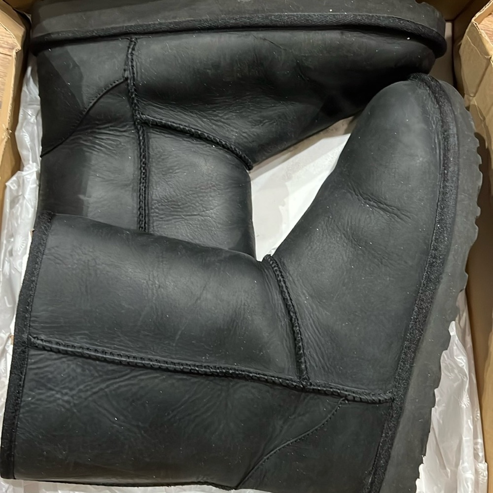 Gently used- Ugg classic short leather black. Size 9